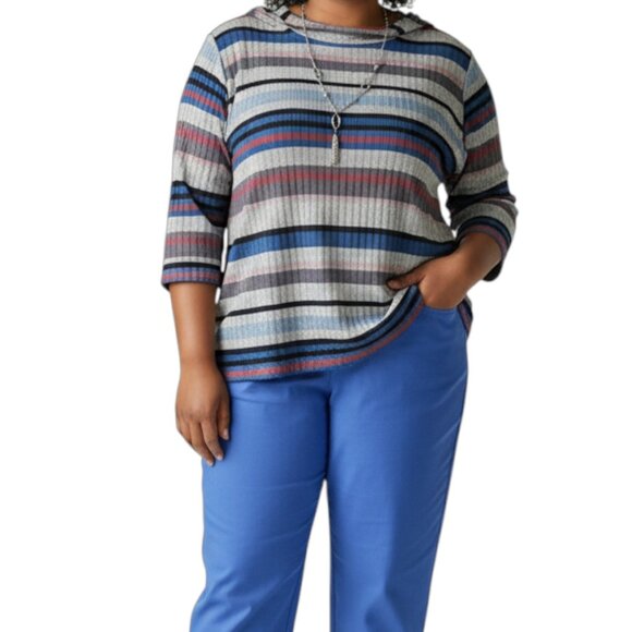 Alfred Dunner Other - Alfred Dunner set Capri pants size 12 women/blouse with silver necklace light bl